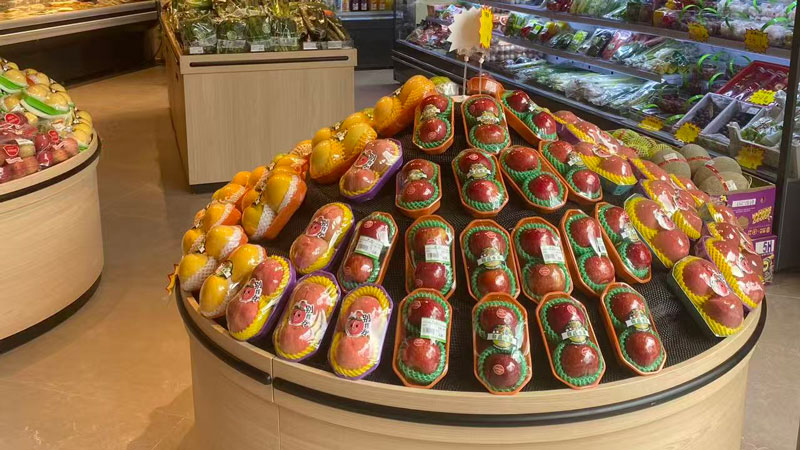 Fruit-and-vegetable-display-8